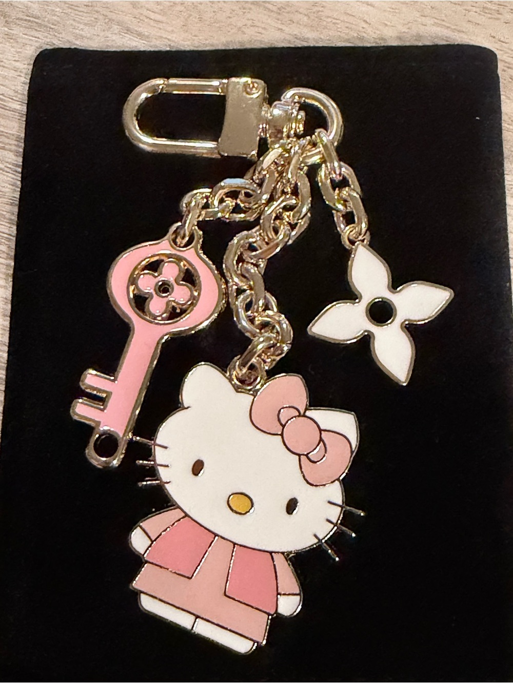 Source Unknown Pink and White Hello Kitty Enamel Key & Card Holder Charm - Picture 6 of 7